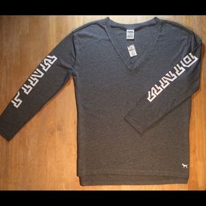 !NWT! Victoria’s Secret PINK Shirt (Small)